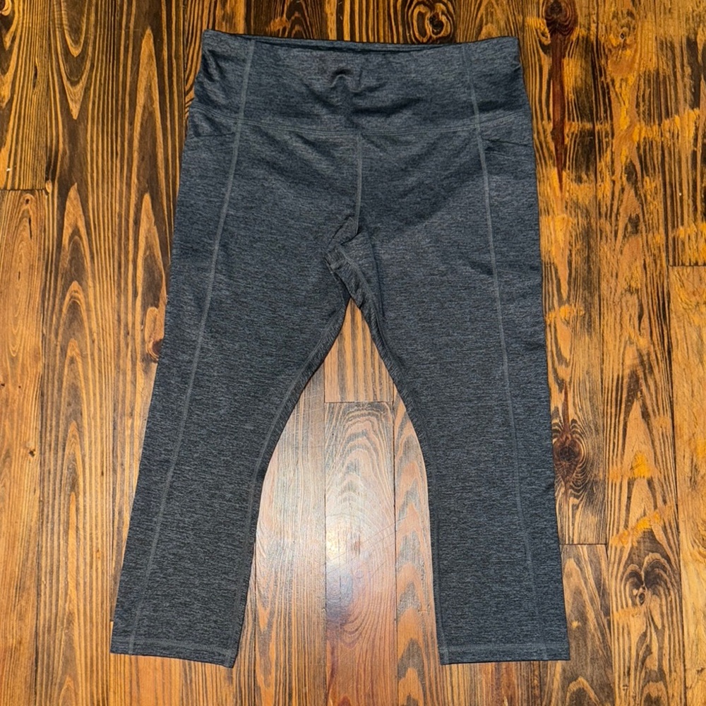Avia Gray Capri Leggings with Elastic Waistband